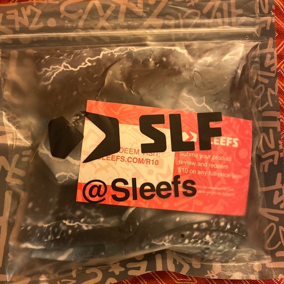 Face mask . Never worn . - Picture 1 of 2